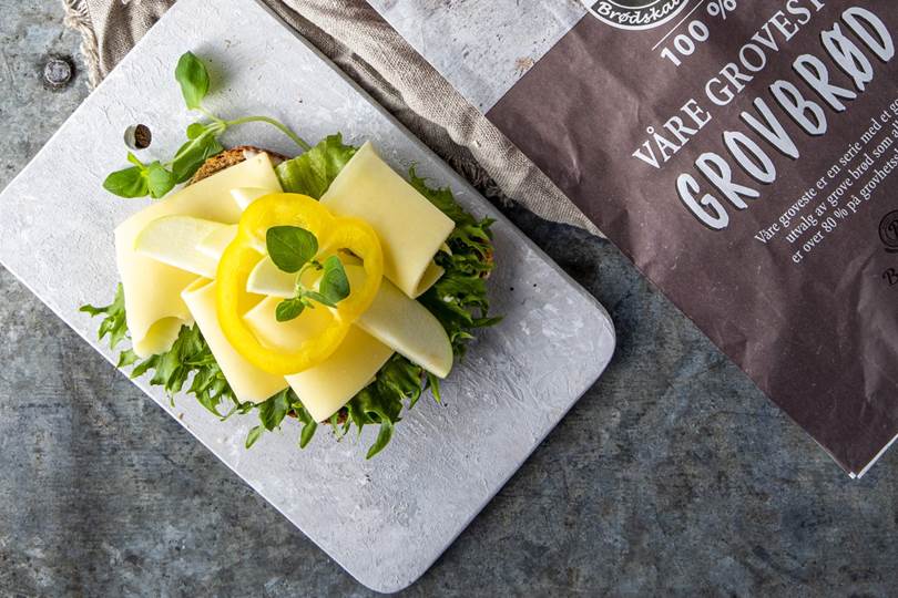 Grovbrødskive med ost paprika og eple.jpg