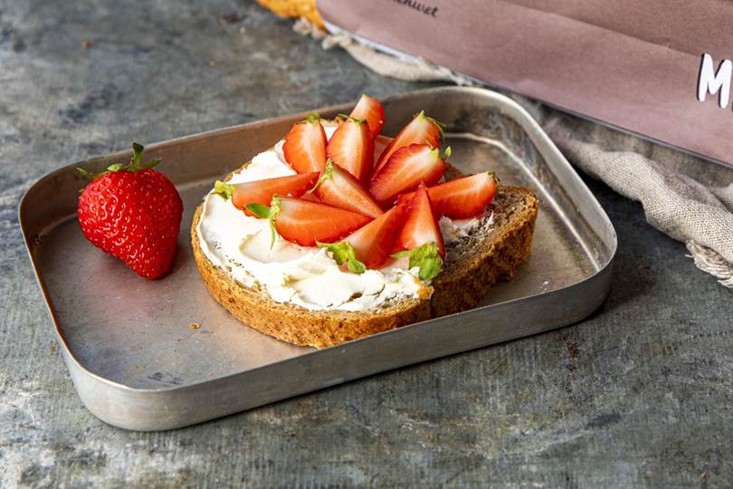 Matpakkebrød med kremost og jordbær_oppdatert.jpg