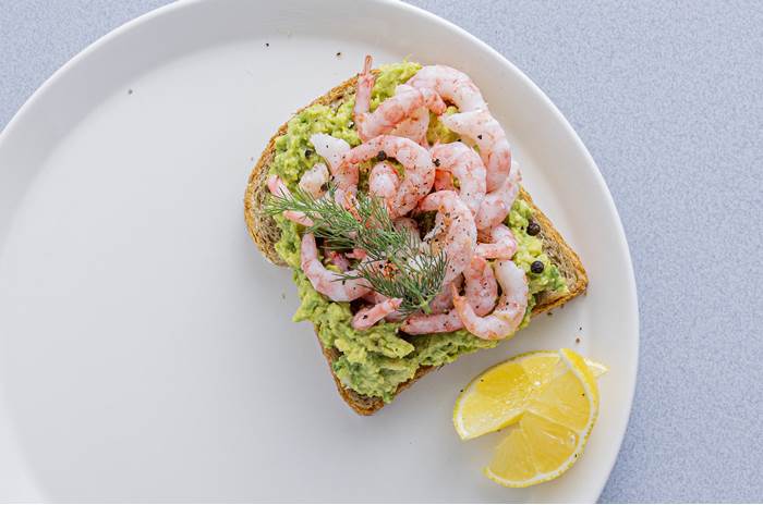 Skåret havrebrød_rekesmørbrød.jpg