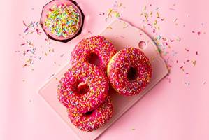 Donut rosa med strøssel